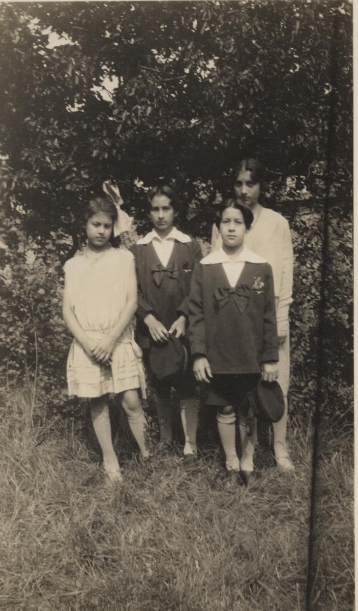 Khairunissa, Vilayat, Hidayat, and Noor. 1928