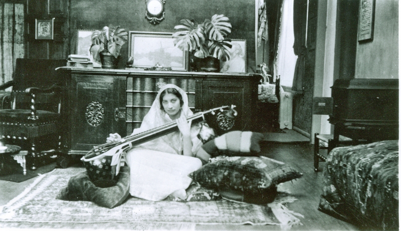 Noor Inayat Khan, 1937, The Hague, The Netherlands