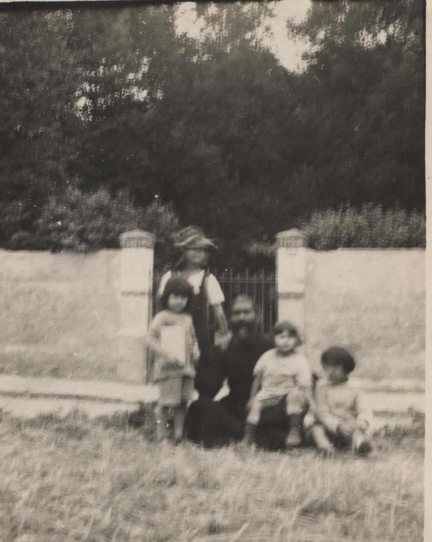 Hidayat, Noor, Murshid, Khairunissa, and Vilayat. Wissous, France